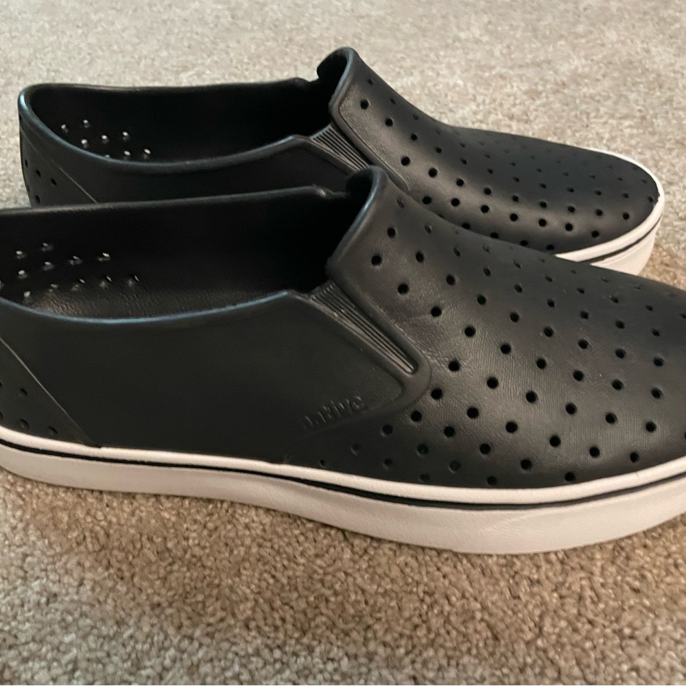 New in box Men’s Native Mile’s Shoe - size 11